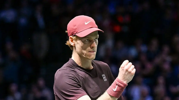 Jannik Sinner lần đầu vào tứ kết Paris Masters 